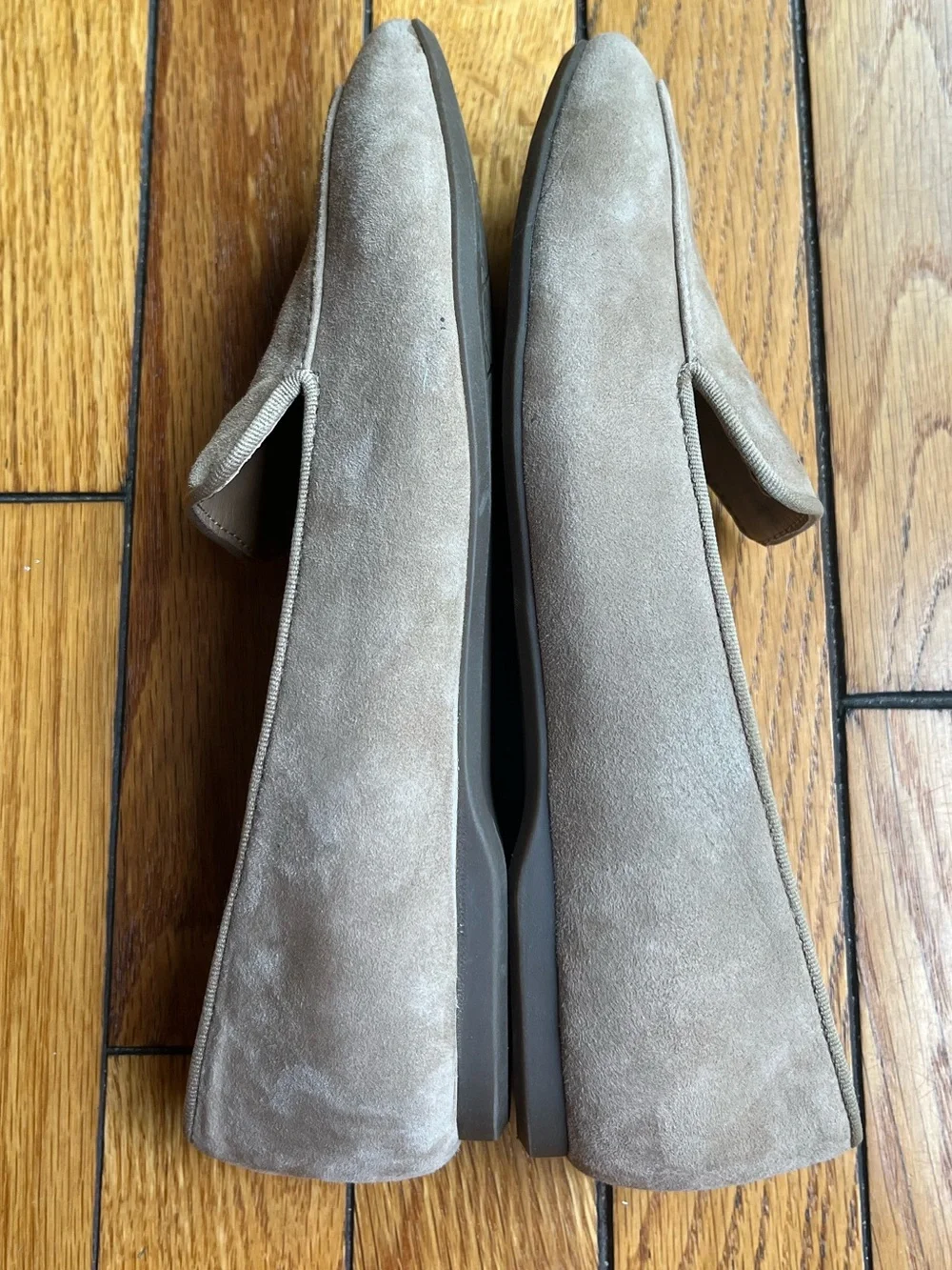 Tahari Womens Tan Suede Tacey Slip-On Loafers size 6.5 M. Classic